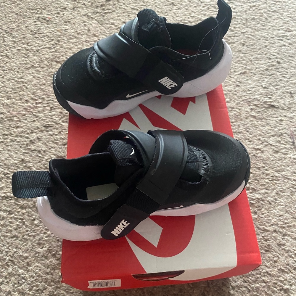 Nike toddler flex advance